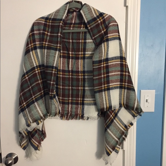 The Paper Store Accessories - NWT Plaid Blanket Scarf